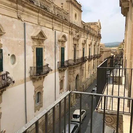 Zia Dina *
